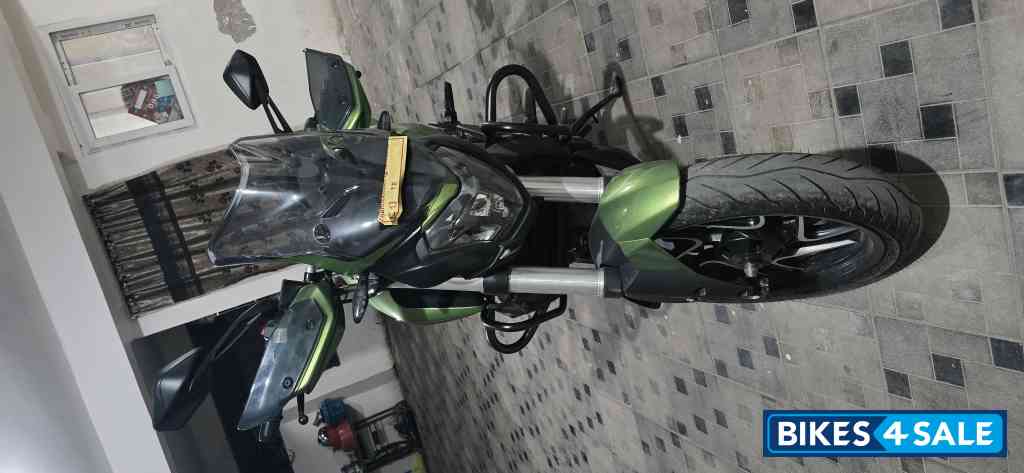 Green Bajaj Dominar 400 2025 Green Bajaj Dominar 400 2025