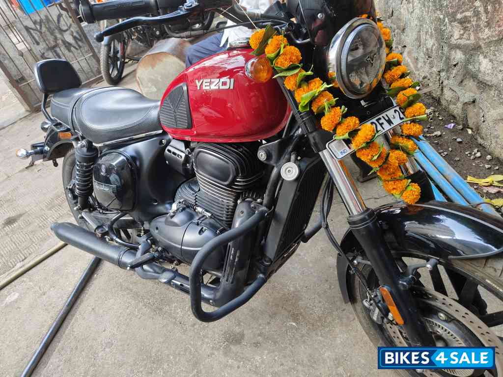 Yezdi Roadster Dual Tone