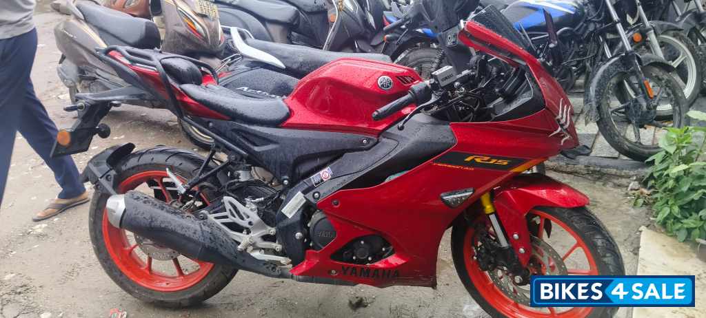 Yamaha R15 V4