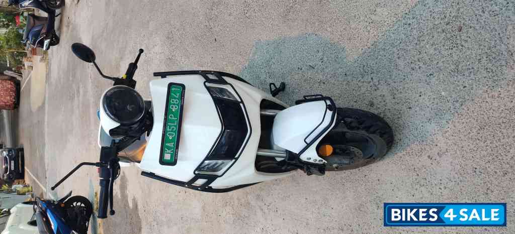 White Bounce Infinity E1