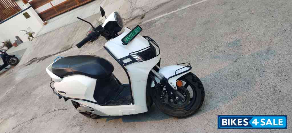 White Bounce Infinity E1