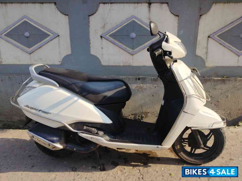 White TVS Jupiter BS6