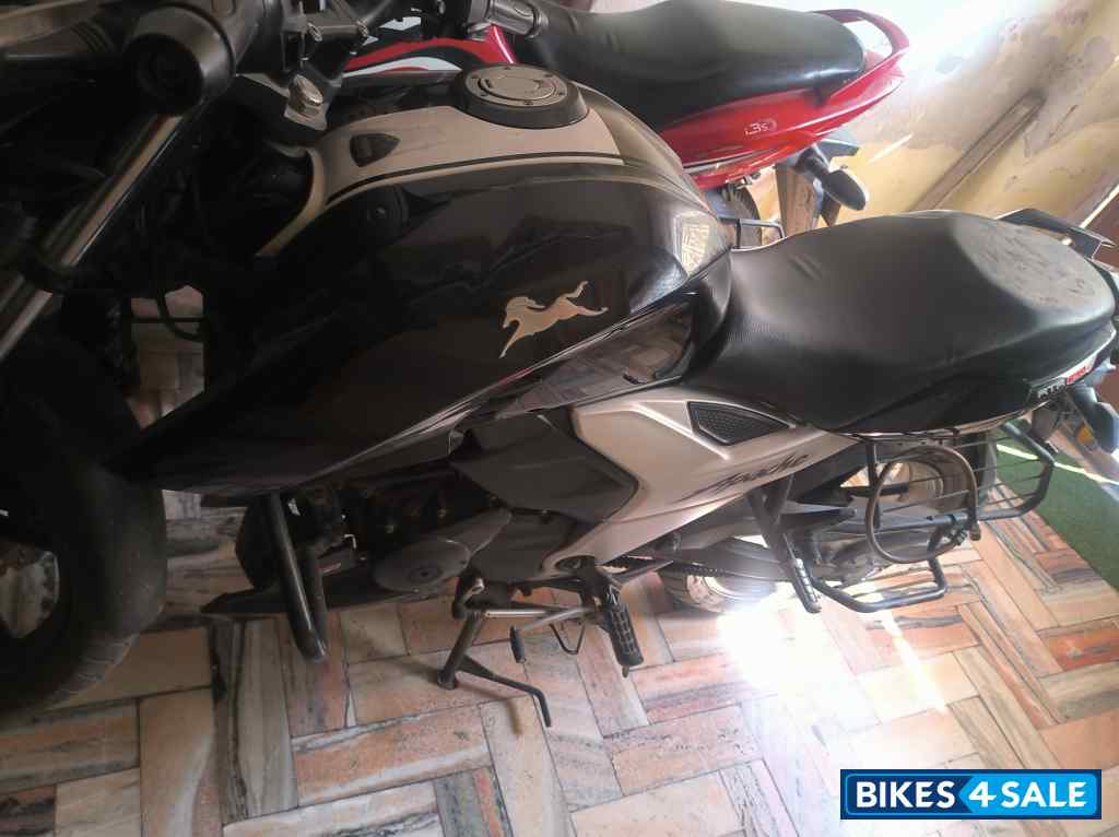 Black TVS Apache RTR 160 4V BS6