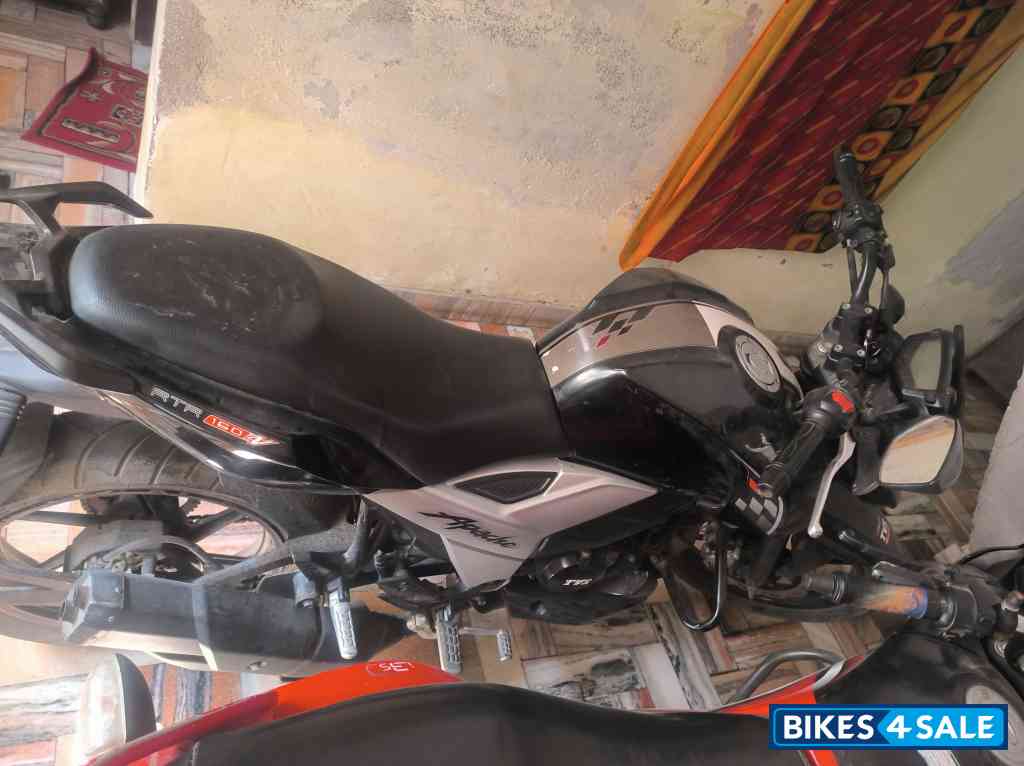 Black TVS Apache RTR 160 4V BS6