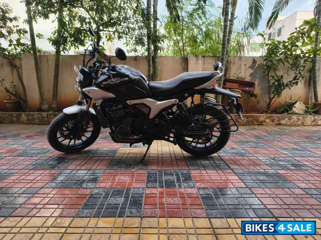 Phantom Black Hero Mavrick 440