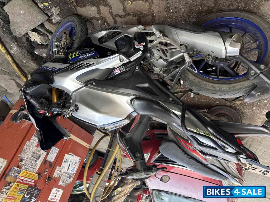 Metallic Grey Yamaha R15M