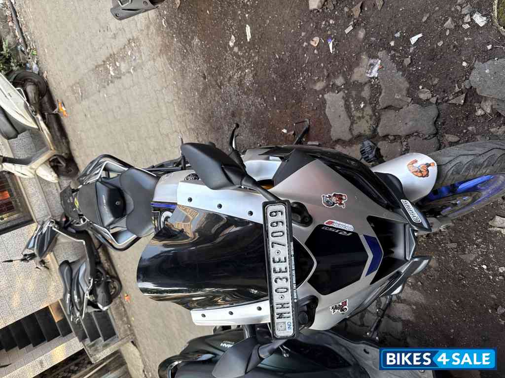 Metallic Grey Yamaha R15M