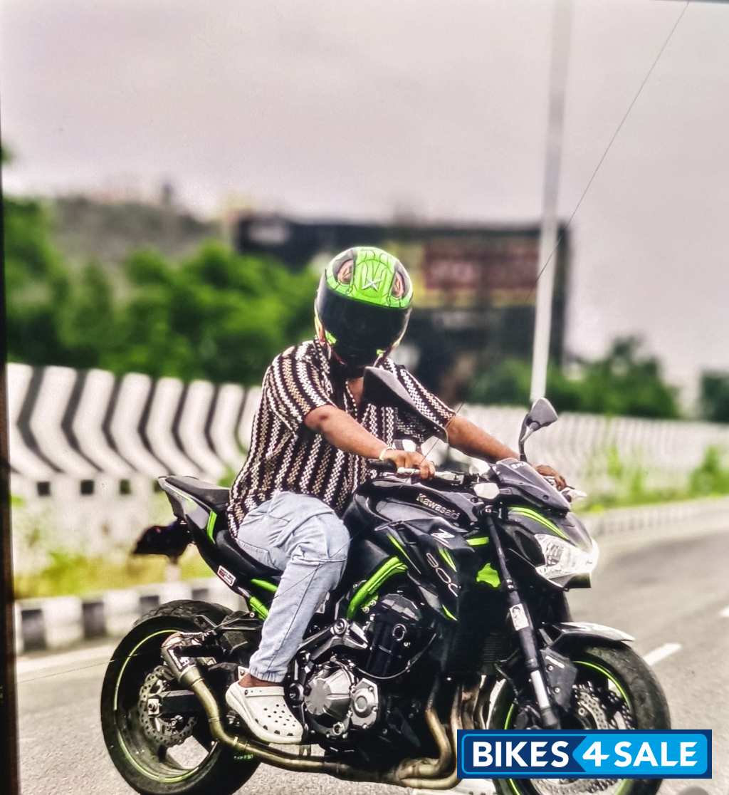 Black Kawasaki Z900 ABS