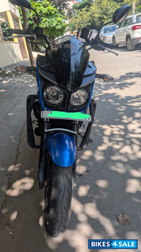 Blue Mahindra Mojo UT 300