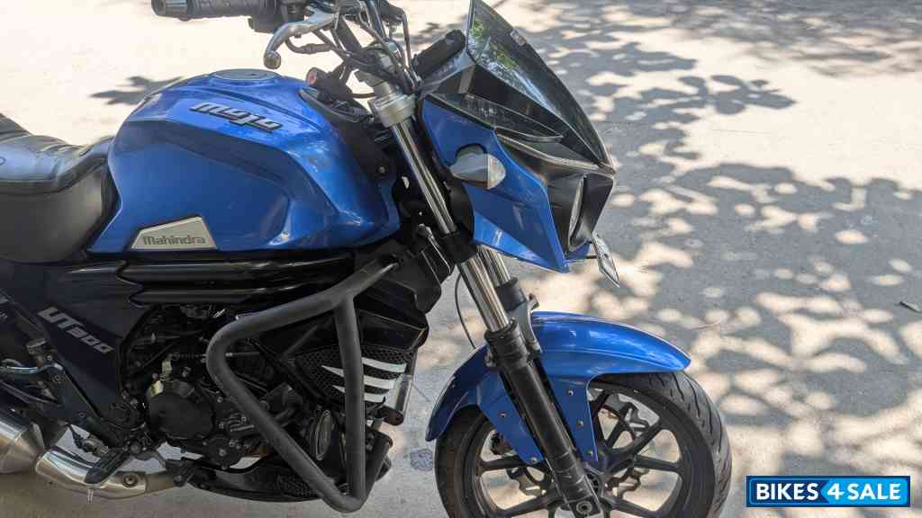 Blue Mahindra Mojo UT 300