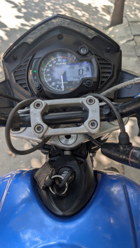 Blue Mahindra Mojo UT 300