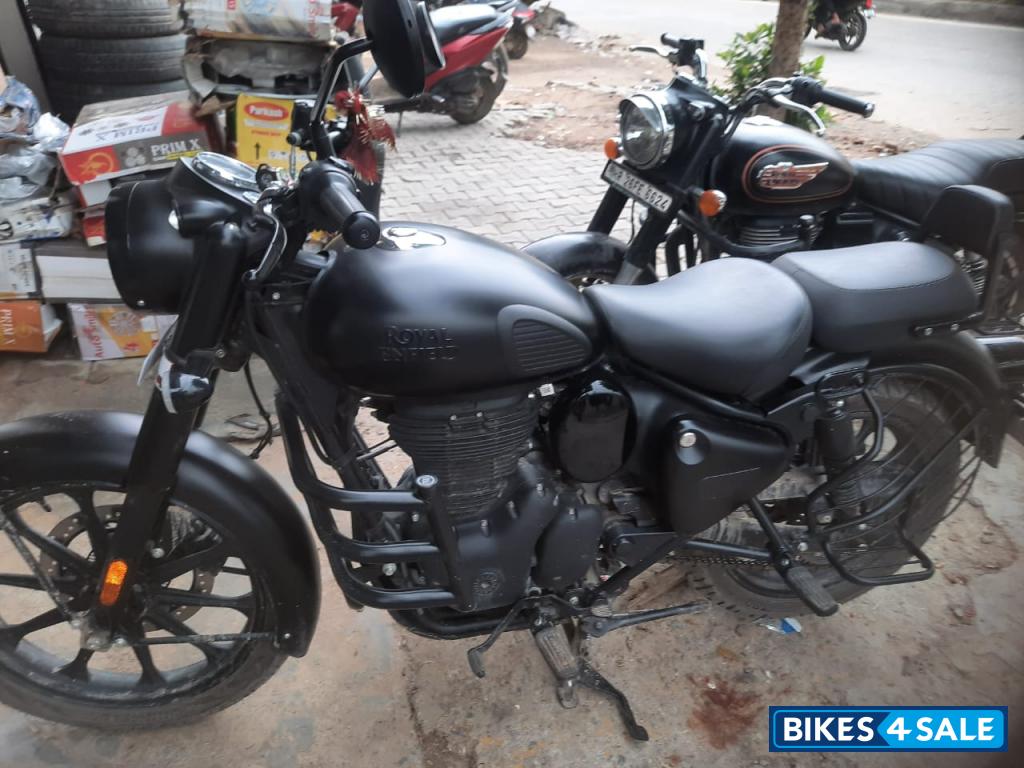 Stealth Black Royal Enfield Classic Stealth Black