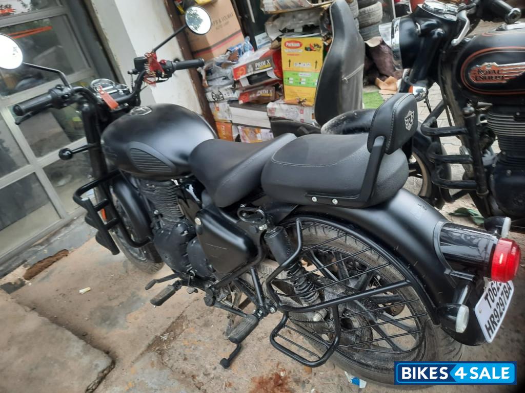 Stealth Black Royal Enfield Classic Stealth Black