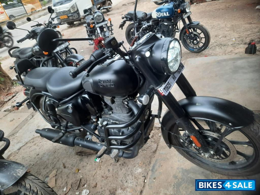 Stealth Black Royal Enfield Classic Stealth Black