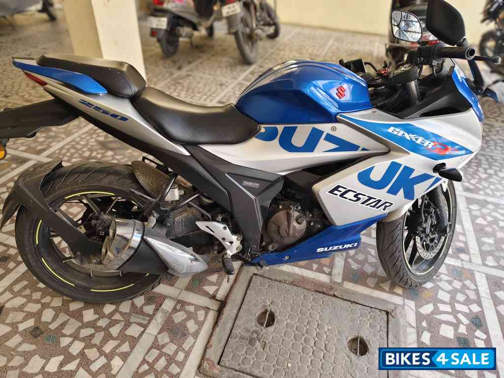 Metallic Silver Suzuki Gixxer SF 250 BS6