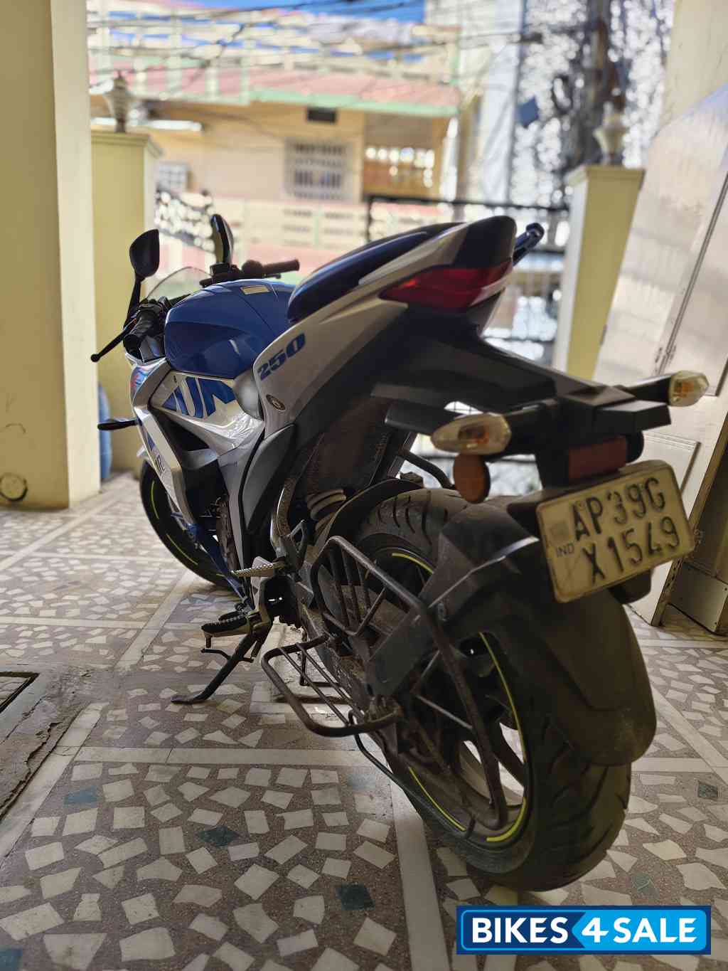 Metallic Silver Suzuki Gixxer SF 250 BS6