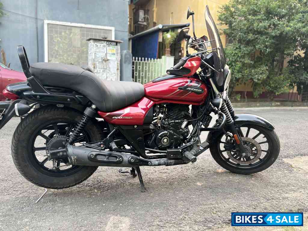 Red Bajaj Avenger Street 220 BS6