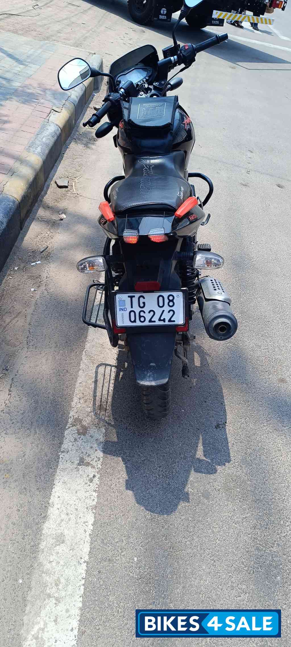 Black Bajaj Pulsar 125 Carbon Fibre Disc Split Seat