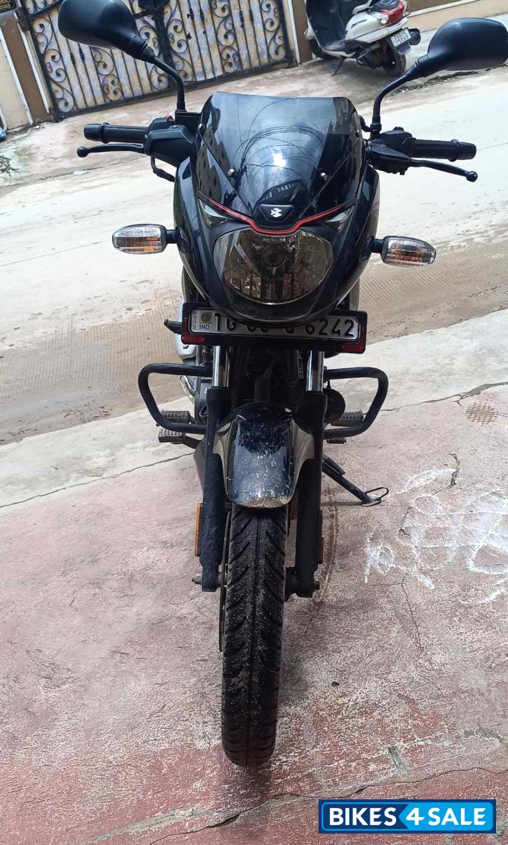 Black Bajaj Pulsar 125 Carbon Fibre Disc Split Seat