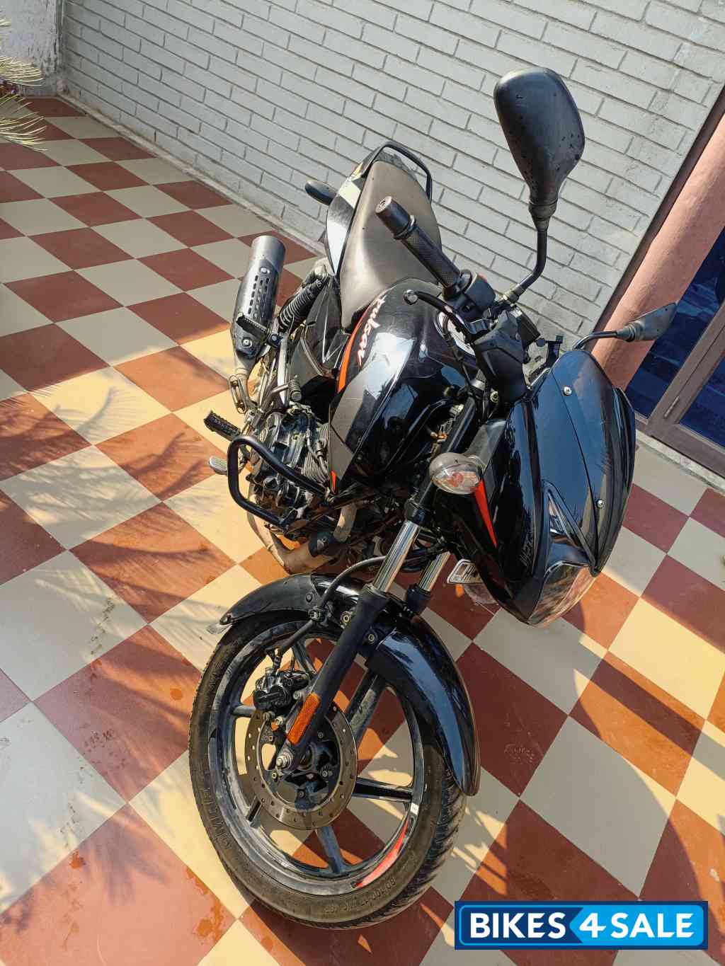 Black Bajaj Pulsar 125 Neon Disc Single Seat