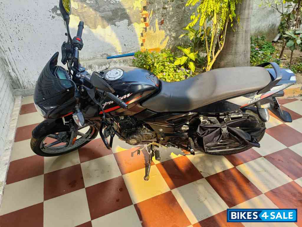 Black Bajaj Pulsar 125 Neon Disc Single Seat