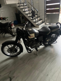 Black Royal Enfield Classic 350