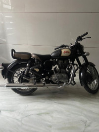 Black Royal Enfield Classic 350