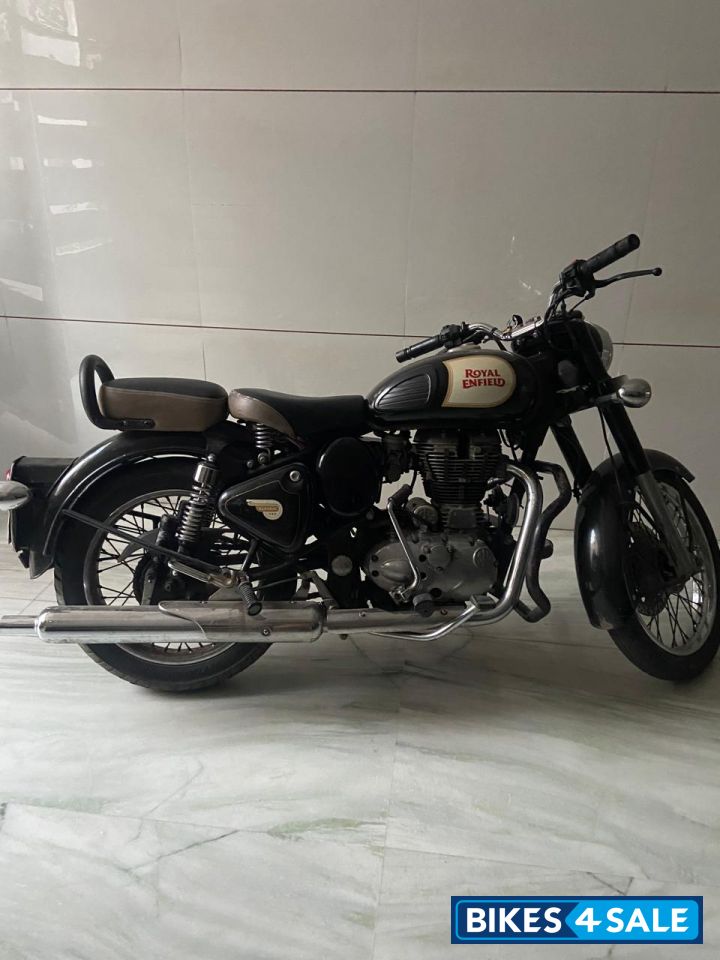 Black Royal Enfield Classic 350