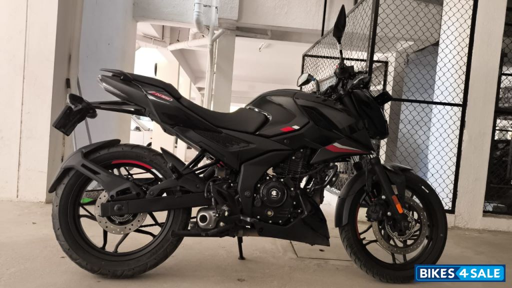 Brooklyn Black Bajaj Pulsar N160 Dual Channel ABS
