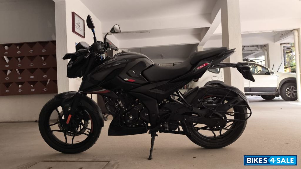 Brooklyn Black Bajaj Pulsar N160 Dual Channel ABS Brooklyn Black Bajaj Pulsar N160 Dual Channel ABS