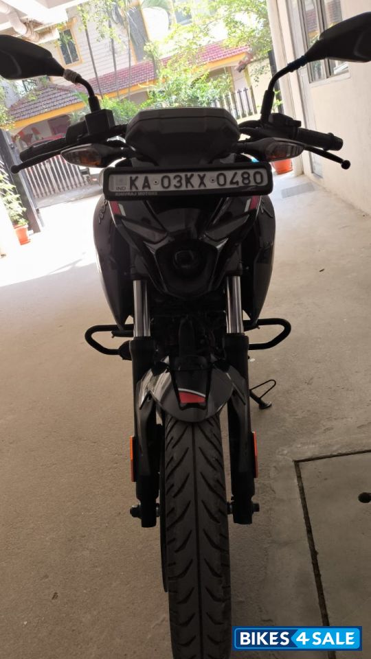 Brooklyn Black Bajaj Pulsar N160 Dual Channel ABS Brooklyn Black Bajaj Pulsar N160 Dual Channel ABS