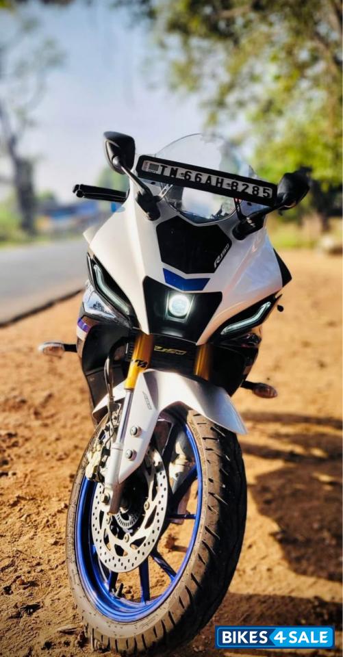 Metallic Silver Yamaha R15M