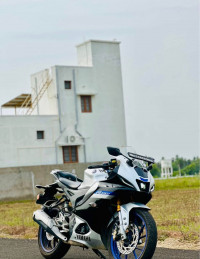 Metallic Silver Yamaha R15M