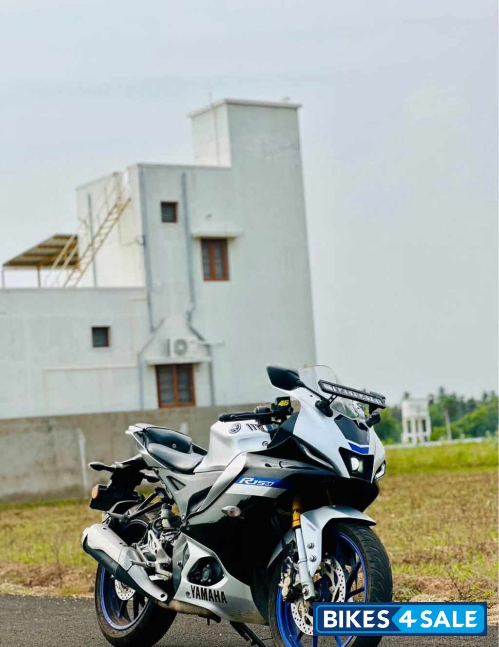 Metallic Silver Yamaha R15M
