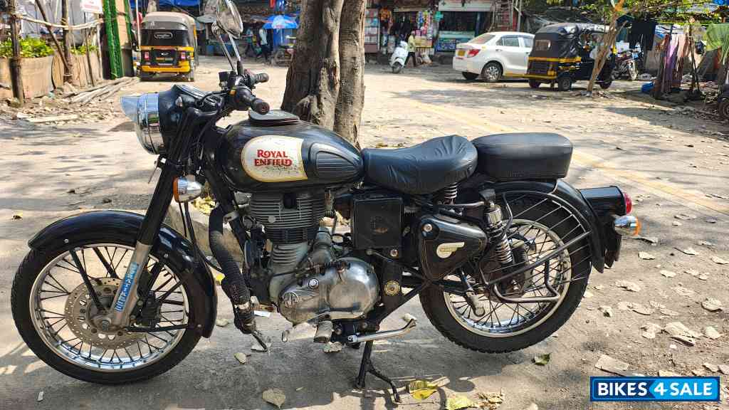 Black Royal Enfield Classic 350