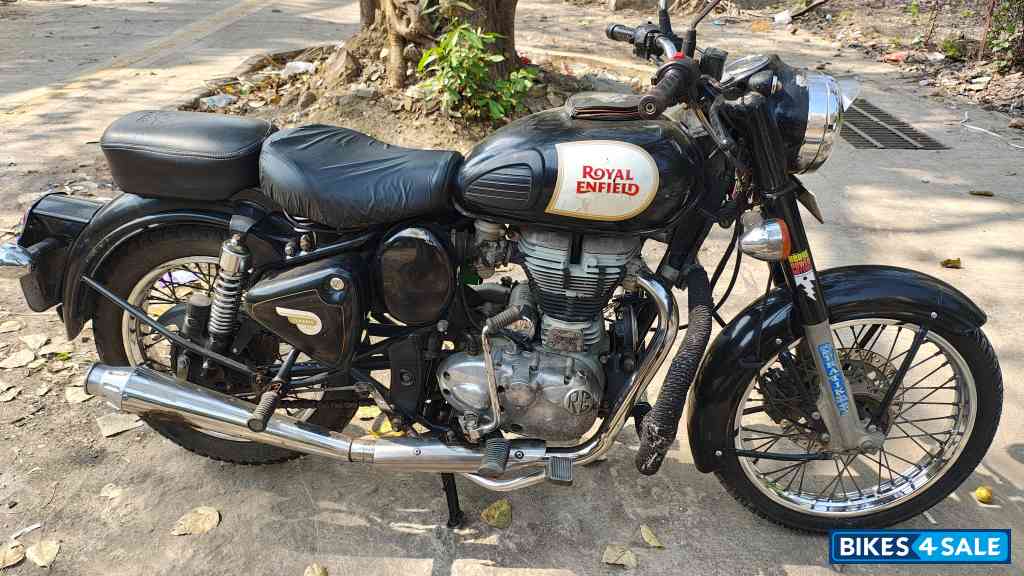 Black Royal Enfield Classic 350