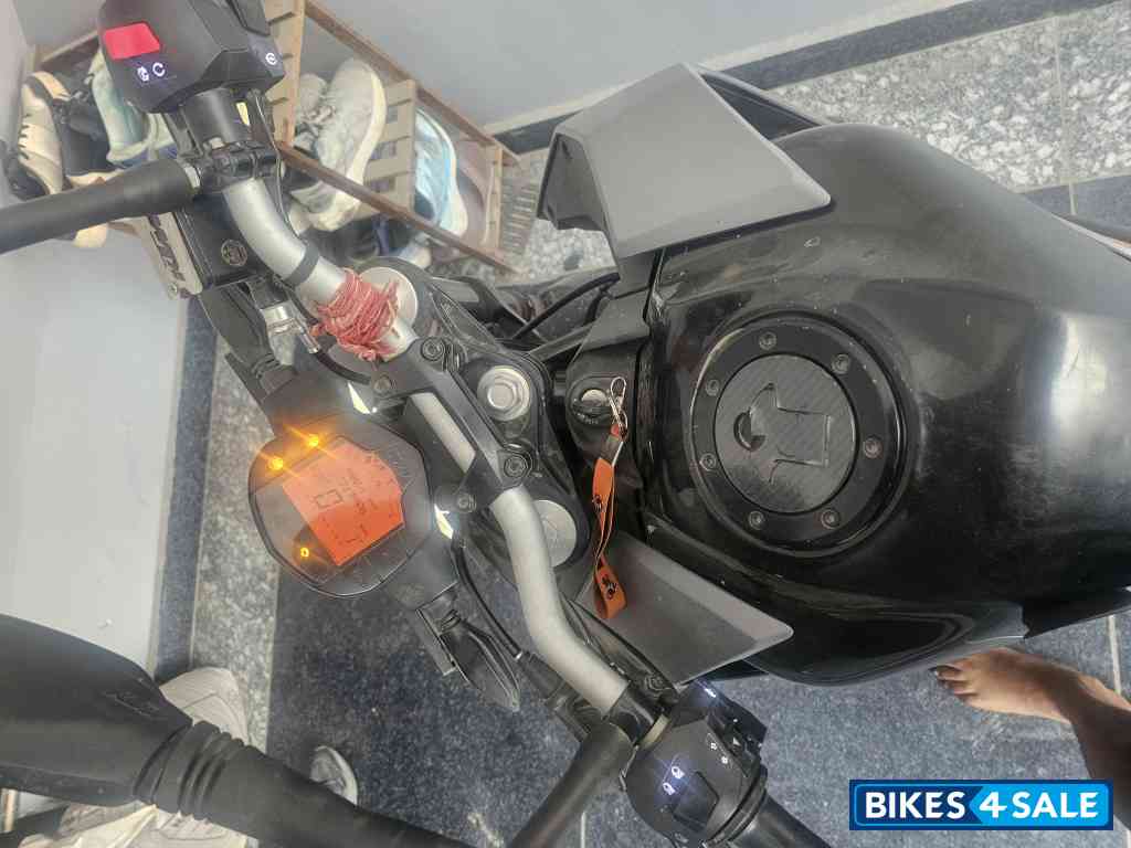 Metallic Silver KTM Duke 200 2024