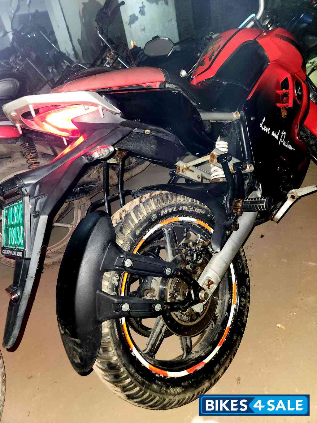 Eclipse Red Revolt RV400 Eclipse Red