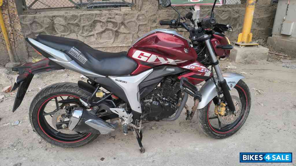 Candy Red Suzuki Gixxer 150