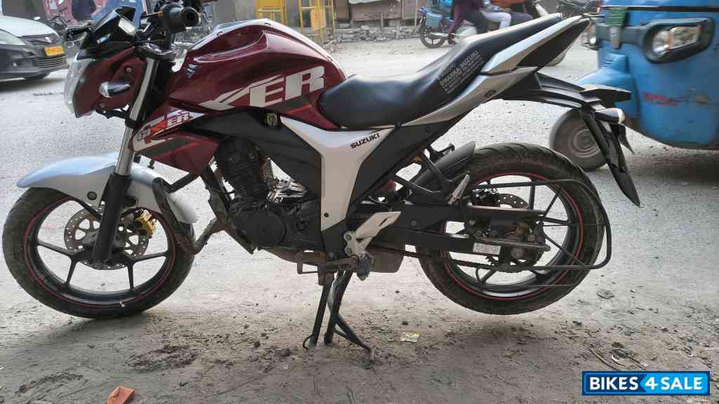 Candy Red Suzuki Gixxer 150