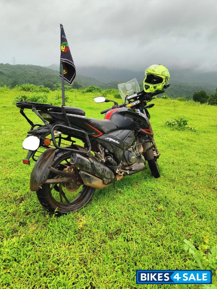 Black TVS Apache RTR 200 4V