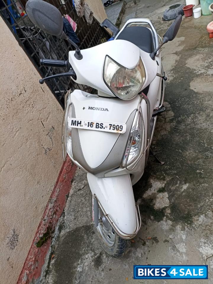 White Honda Aviator