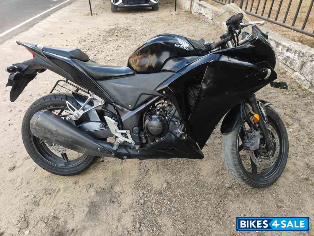 Black Honda CBR 250R ABS