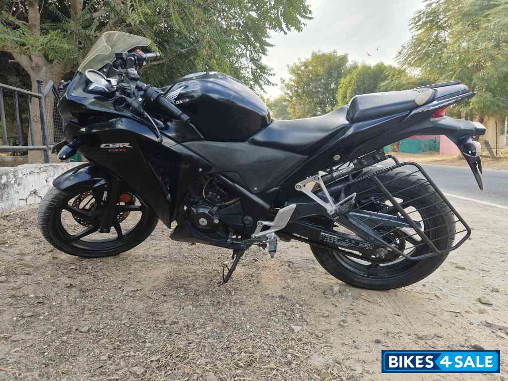 Black Honda CBR 250R ABS