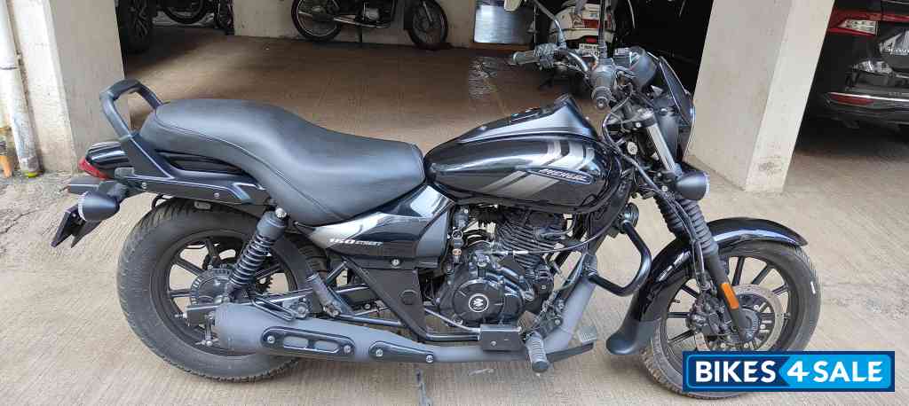 Black Bajaj Avenger Street 160