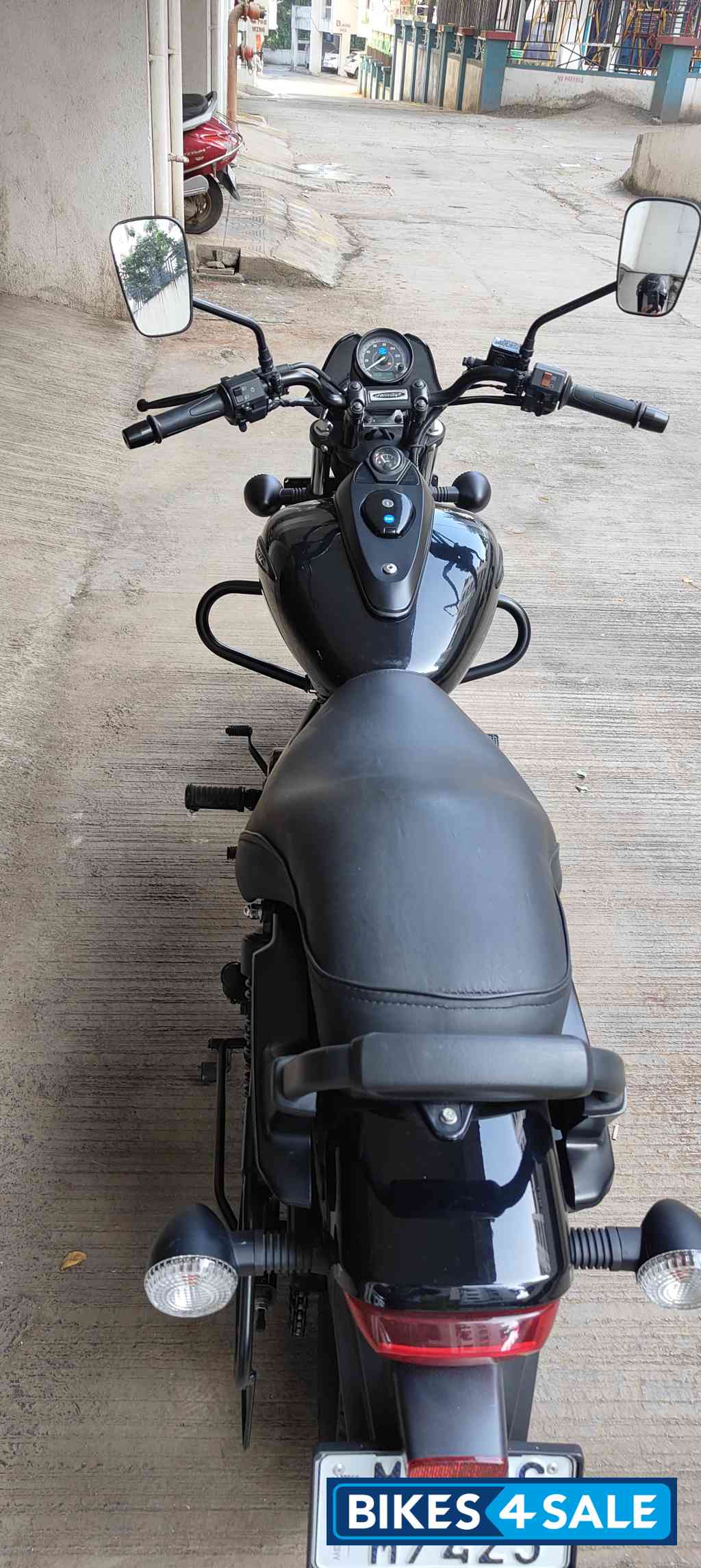 Black Bajaj Avenger Street 160