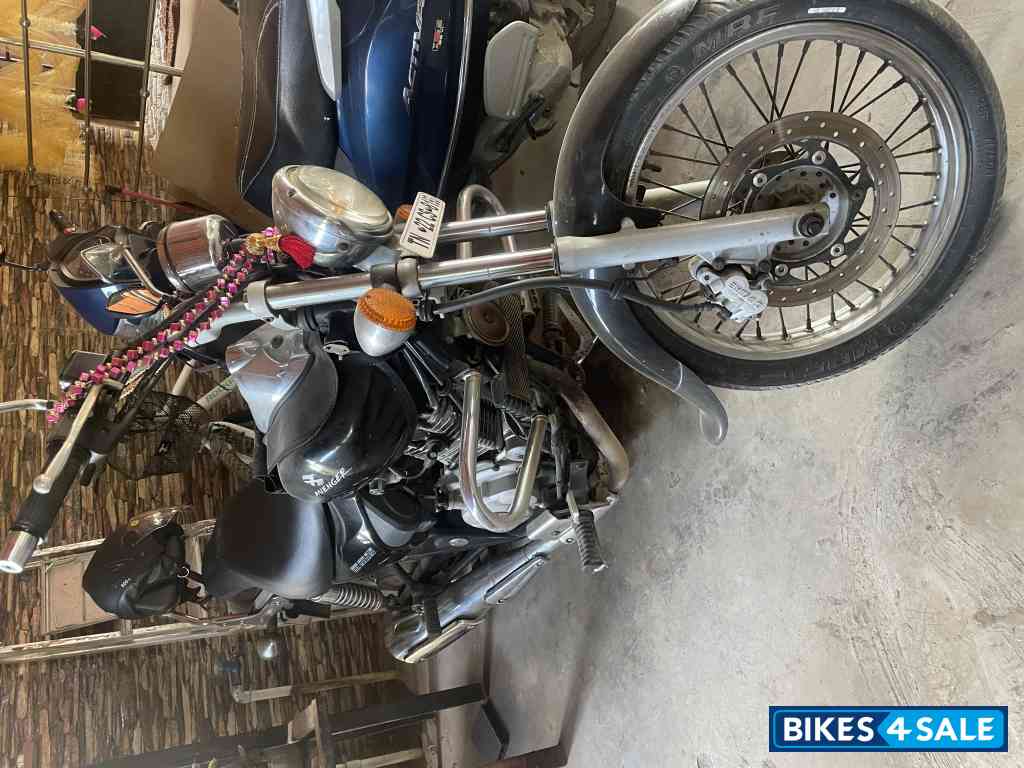 Bajaj Avenger 220 DTS-i