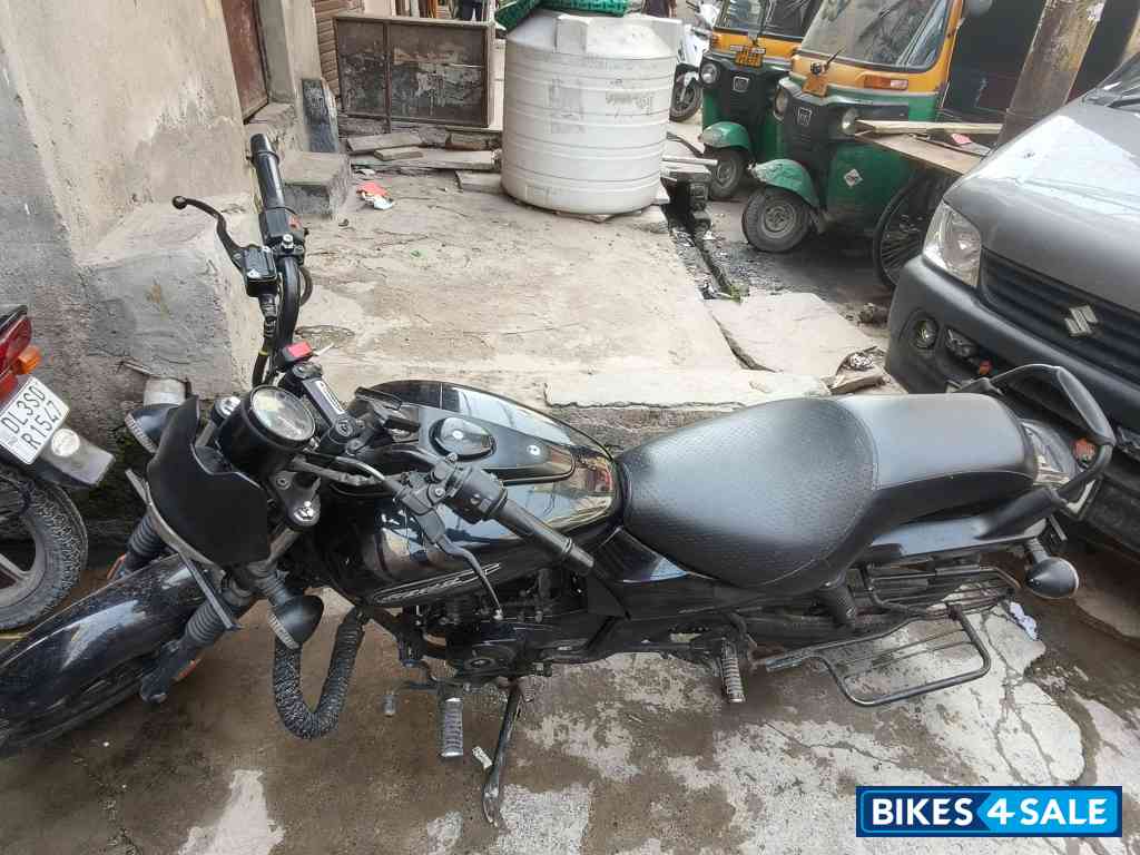 Ebony Black Bajaj Avenger Street 160 BS6 Ebony Black Bajaj Avenger Street 160 BS6