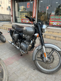 Gun Metal Gray Royal Enfield Classic Gunmetal Grey