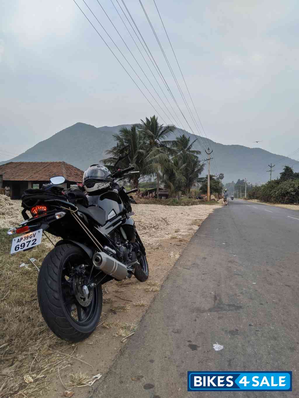 Mahindra Mojo 300 ABS BS6